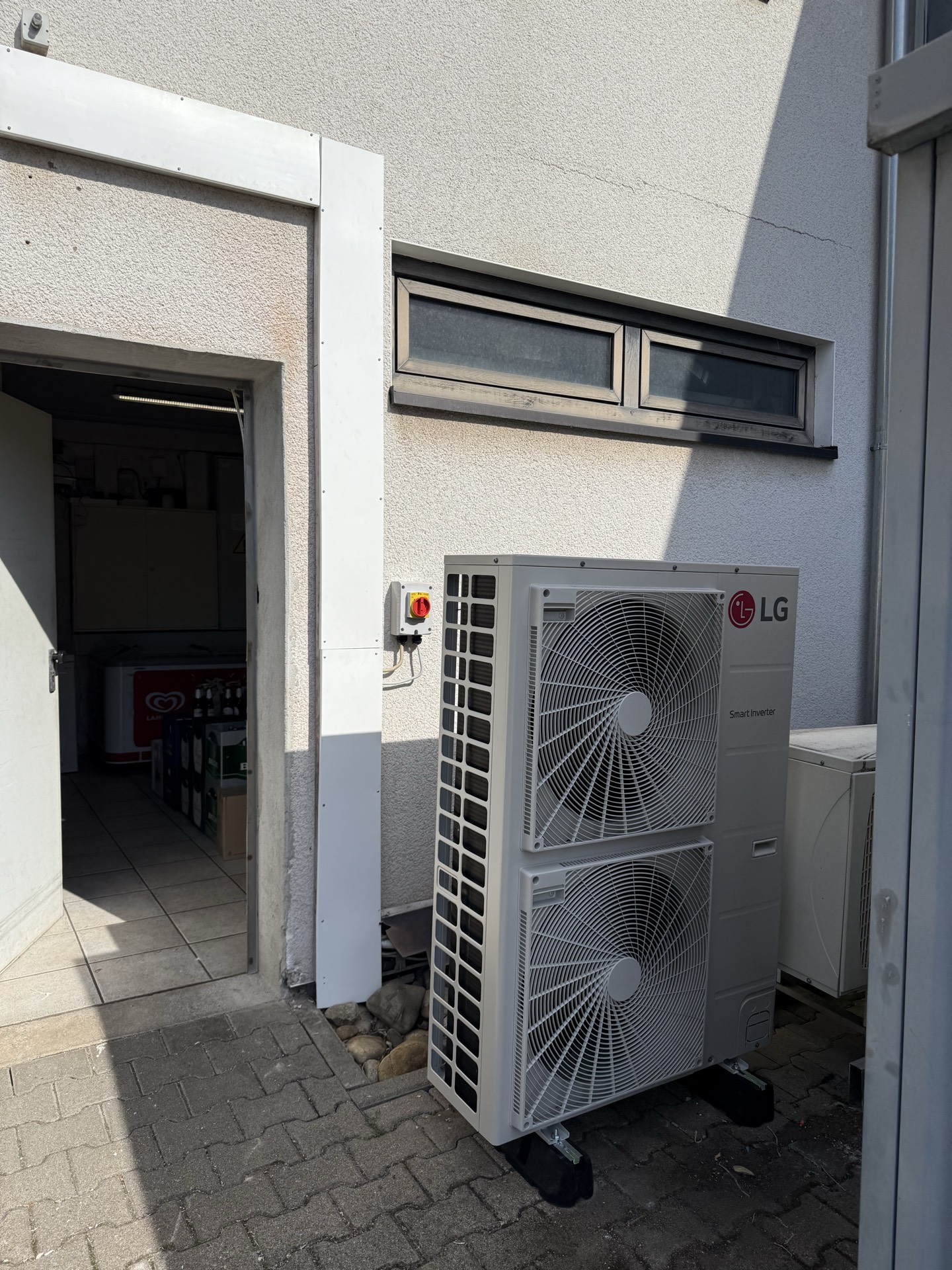 Wandgerät einer Klimaanlage im Innenraum