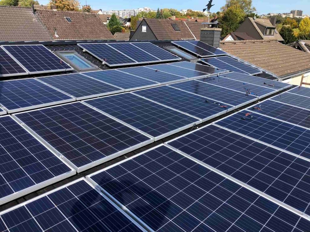 Aufdach-Solaranlage im Wohngebiet
